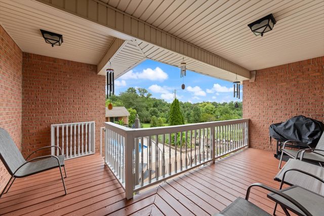 2155 Lake Rd, Greenbrier, TN 37073