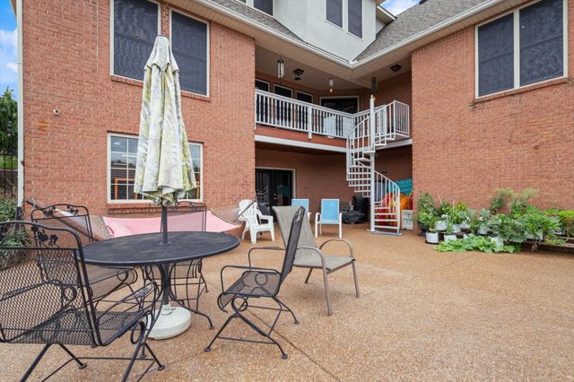 2155 Lake Rd, Greenbrier, TN 37073