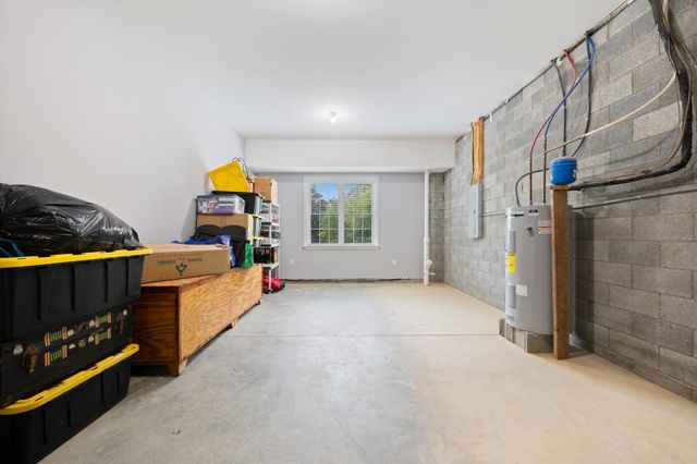 2155 Lake Rd, Greenbrier, TN 37073