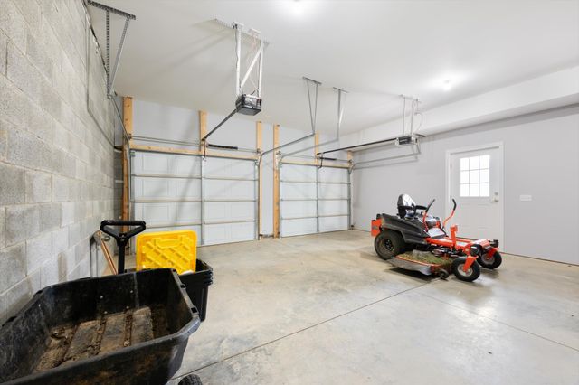 2155 Lake Rd, Greenbrier, TN 37073