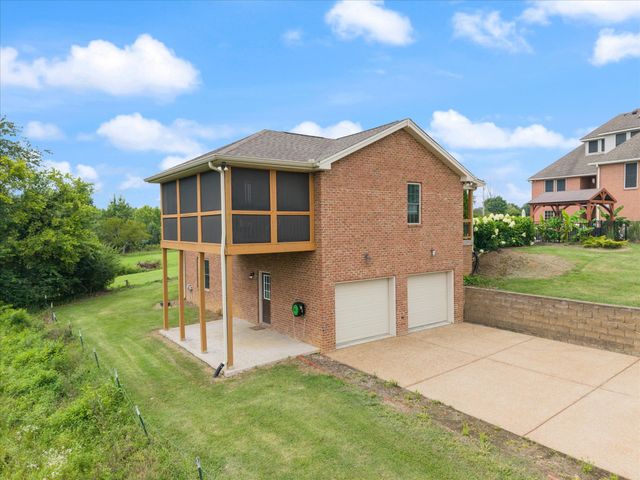 2155 Lake Rd, Greenbrier, TN 37073