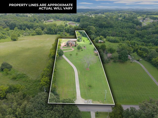 2155 Lake Rd, Greenbrier, TN 37073