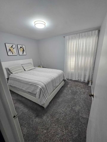 877 Wellington Avenue 1, Elk Grove Village, IL 60007