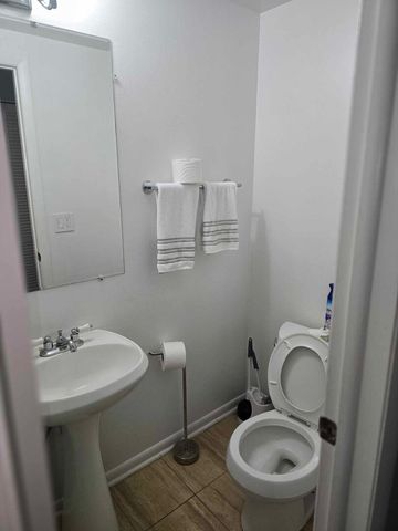 877 Wellington Avenue 1, Elk Grove Village, IL 60007