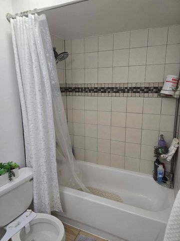 877 Wellington Avenue 1, Elk Grove Village, IL 60007