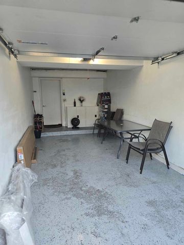 877 Wellington Avenue 1, Elk Grove Village, IL 60007