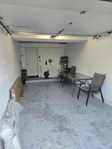 877 Wellington Avenue 1, Elk Grove Village, IL 60007