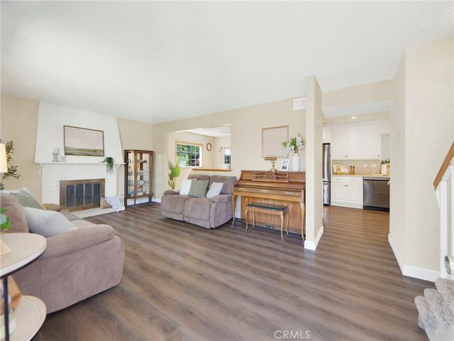 27727 Stardale, Saugus, CA 91350