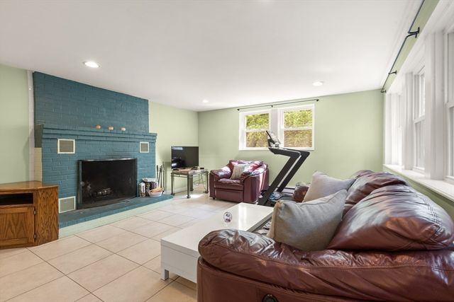 7 Marie Ave, Sharon, MA 02067