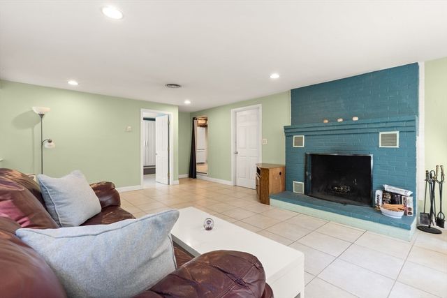 7 Marie Ave, Sharon, MA 02067