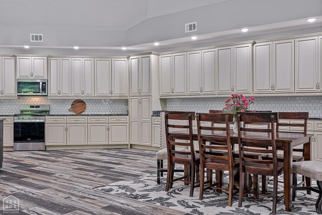 8203 Oak Creek Lane, Harrisburg, AR 72432