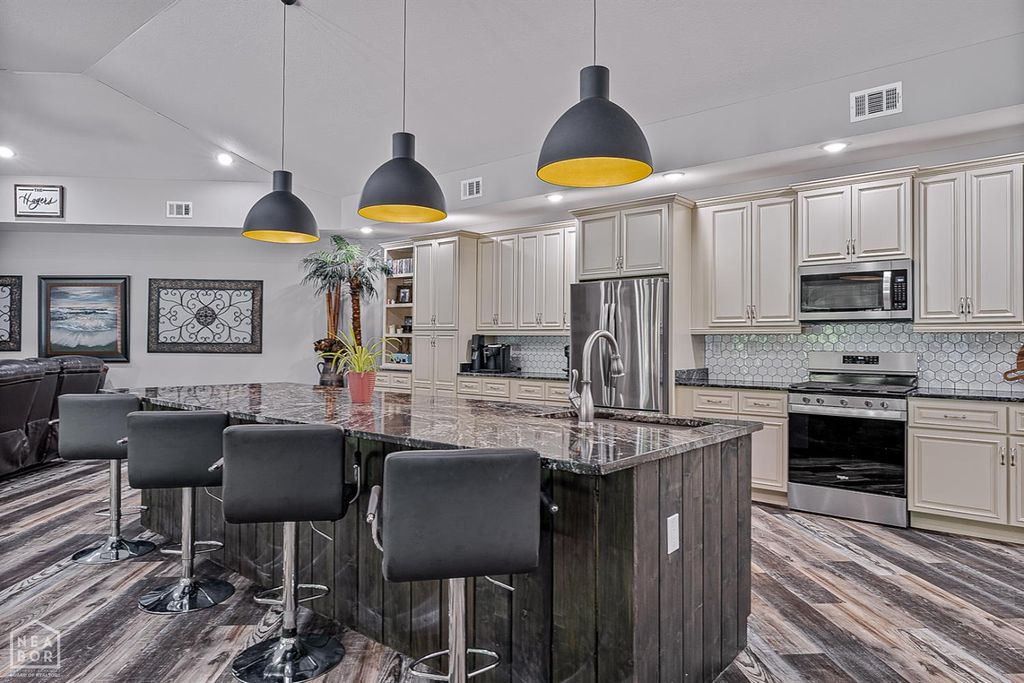 8203 Oak Creek Lane, Harrisburg, AR 72432