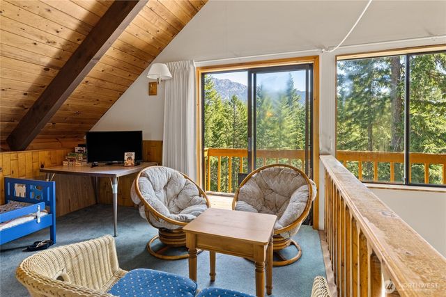 1161 Via Kachess Road, Easton, WA 98925