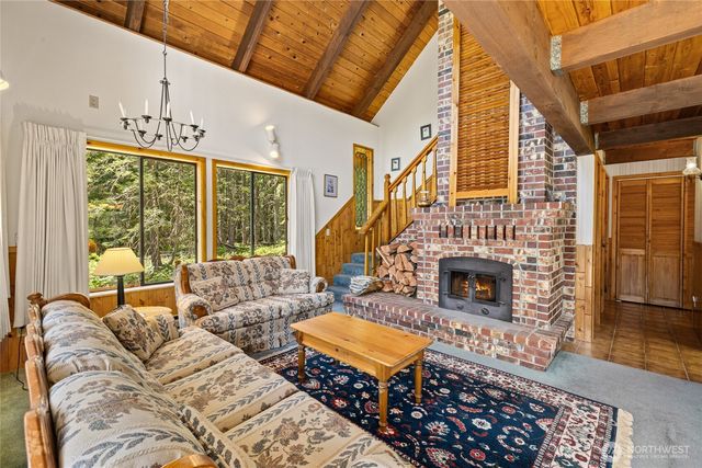 1161 Via Kachess Road, Easton, WA 98925