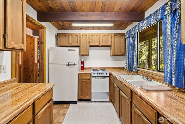 1161 Via Kachess Road, Easton, WA 98925