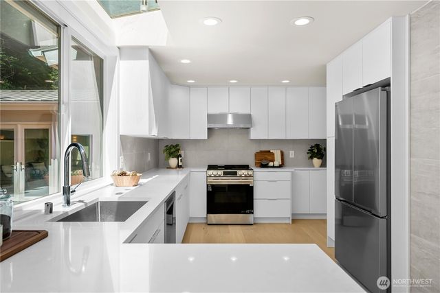 6620 NE 129th St, Kirkland, WA 98034