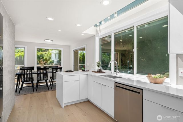 6620 NE 129th St, Kirkland, WA 98034