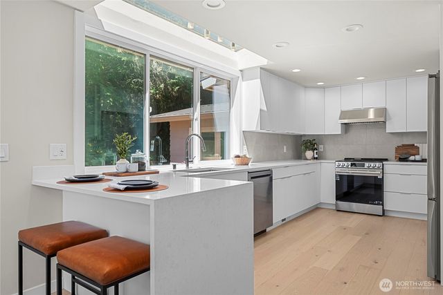 6620 NE 129th St, Kirkland, WA 98034