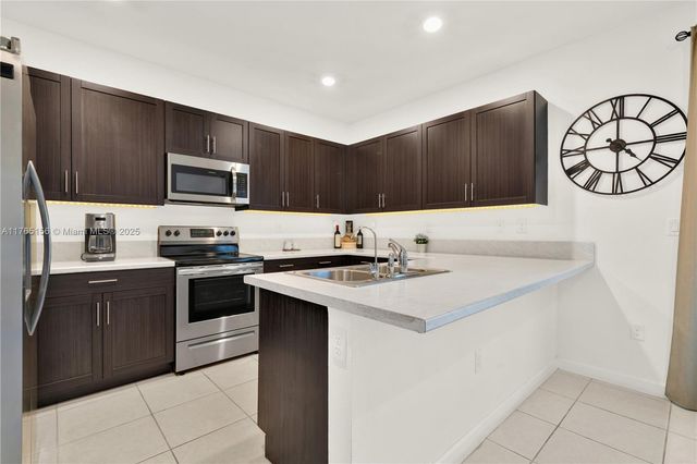 11880 SW 245th Ter ., Homestead, FL 33032