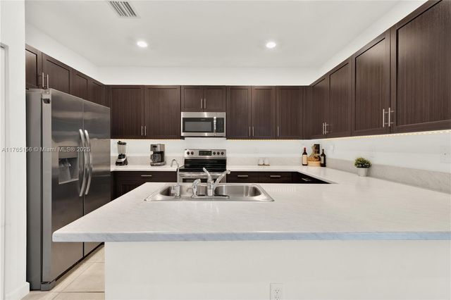 11880 SW 245th Ter ., Homestead, FL 33032