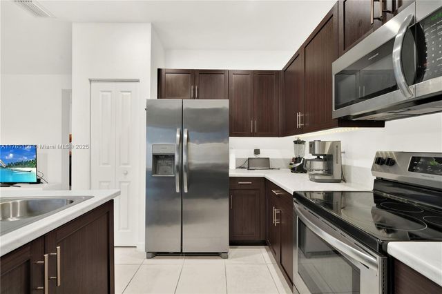 11880 SW 245th Ter ., Homestead, FL 33032