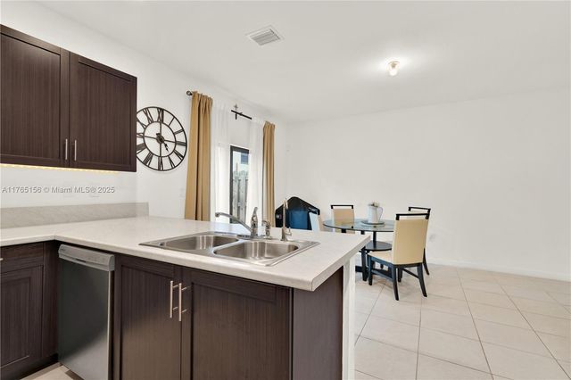 11880 SW 245th Ter ., Homestead, FL 33032