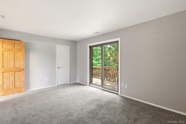 58 Bailey Court 58, Middle Island, NY 11953