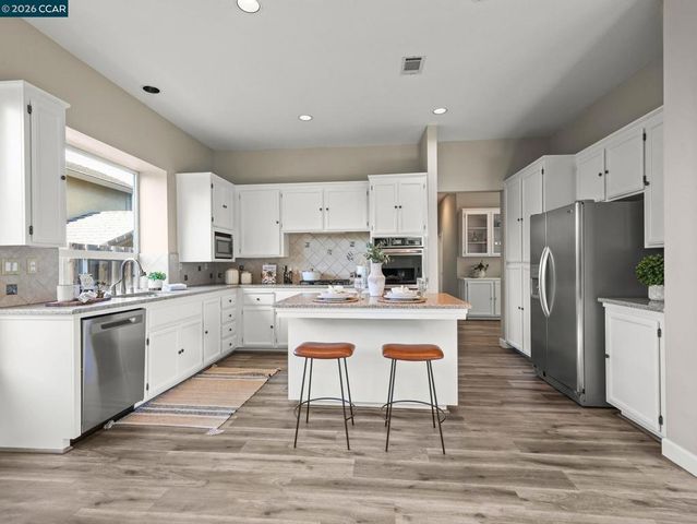 9006 Elk Dr, Clayton, CA 94517