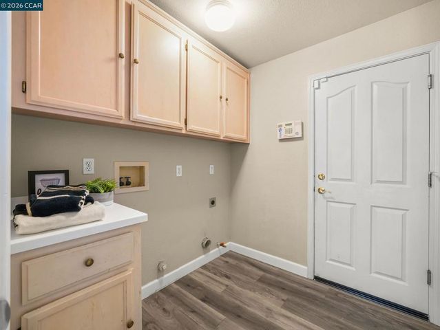 9006 Elk Dr, Clayton, CA 94517