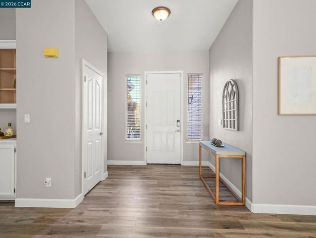 9006 Elk Dr, Clayton, CA 94517