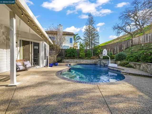 9006 Elk Dr, Clayton, CA 94517