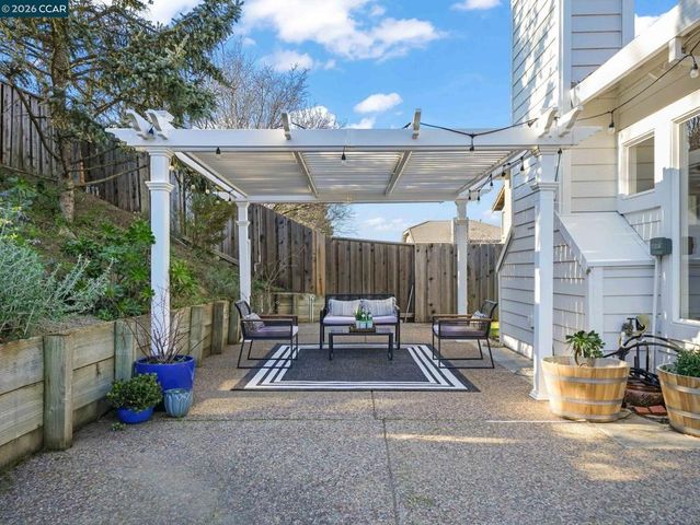 9006 Elk Dr, Clayton, CA 94517