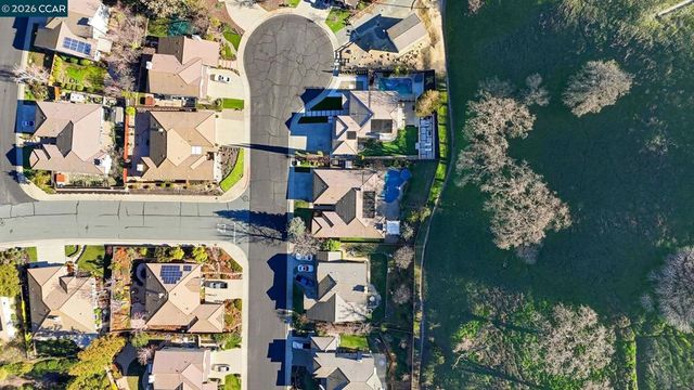 9006 Elk Dr, Clayton, CA 94517