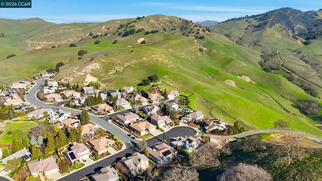 9006 Elk Dr, Clayton, CA 94517