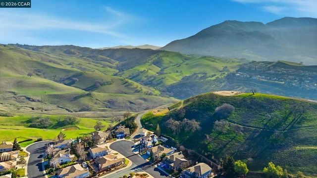 9006 Elk Dr, Clayton, CA 94517