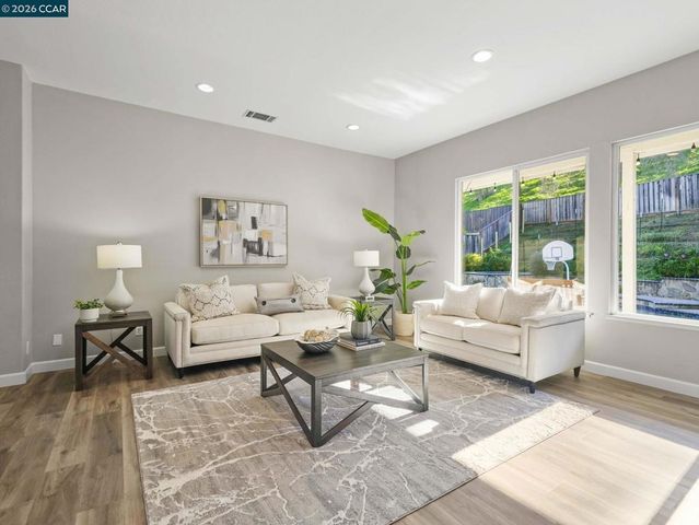 9006 Elk Dr, Clayton, CA 94517