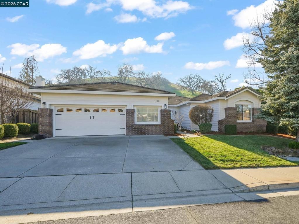 9006 Elk Dr, Clayton, CA 94517