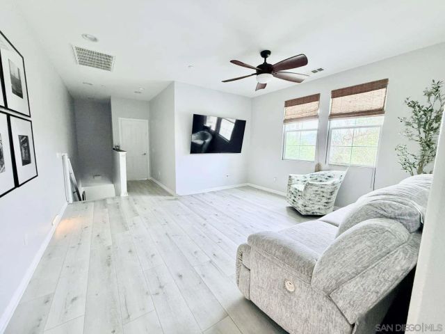 3014 N Oxnard Blvd, Oxnard, CA 93036