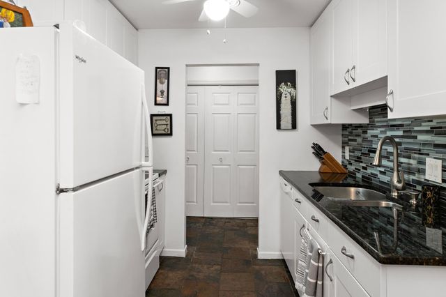 4380 Brookside Court 214, Edina, MN 55436