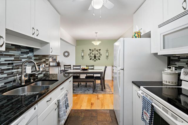 4380 Brookside Court 214, Edina, MN 55436