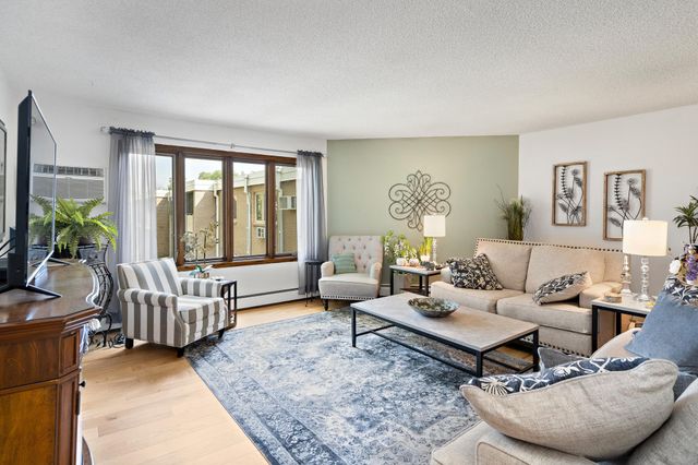 4380 Brookside Court 214, Edina, MN 55436