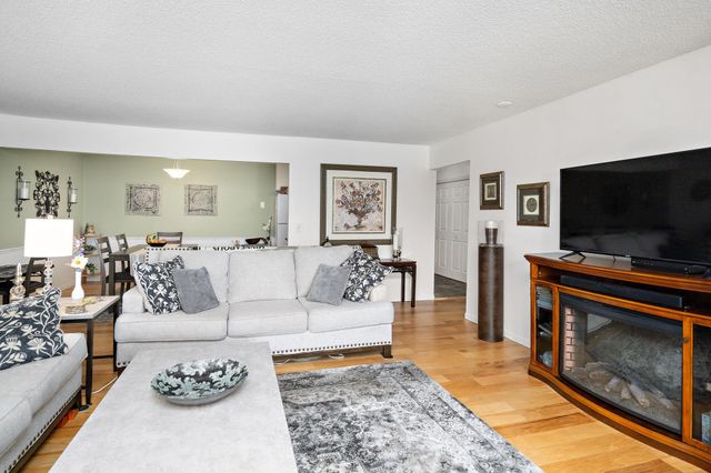 4380 Brookside Court 214, Edina, MN 55436