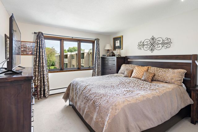 4380 Brookside Court 214, Edina, MN 55436