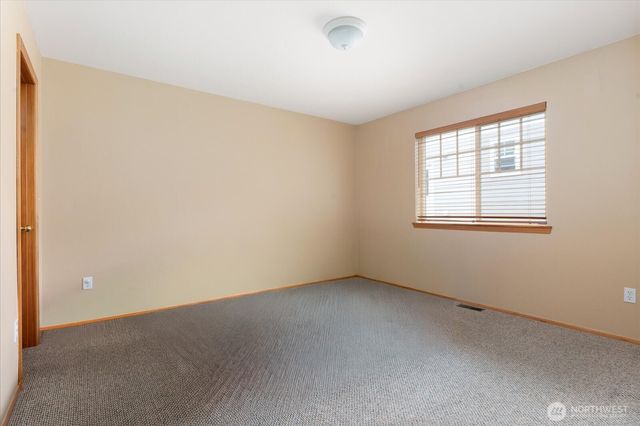 2177 SW Sunnyside Avenue, Oak Harbor, WA 98277