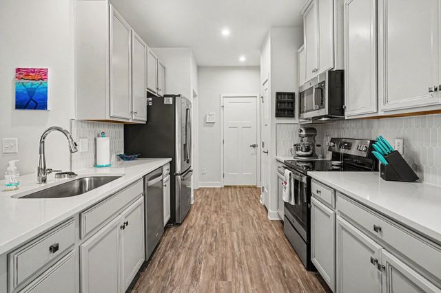 404 S Downs Cir, Goodlettsville, TN 37072