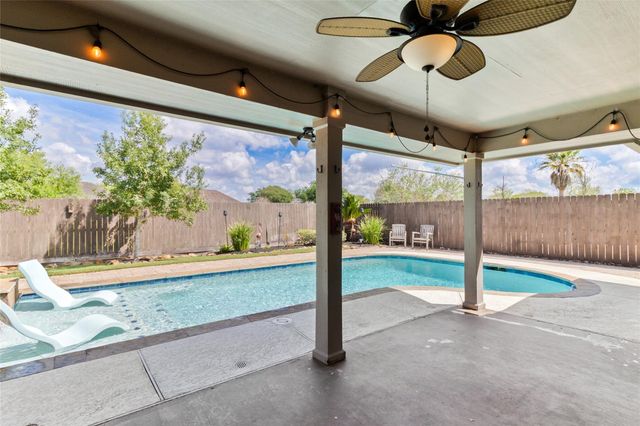 144 Dove Trail, Richwood, TX 77531