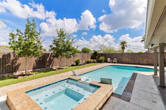 144 Dove Trail, Richwood, TX 77531