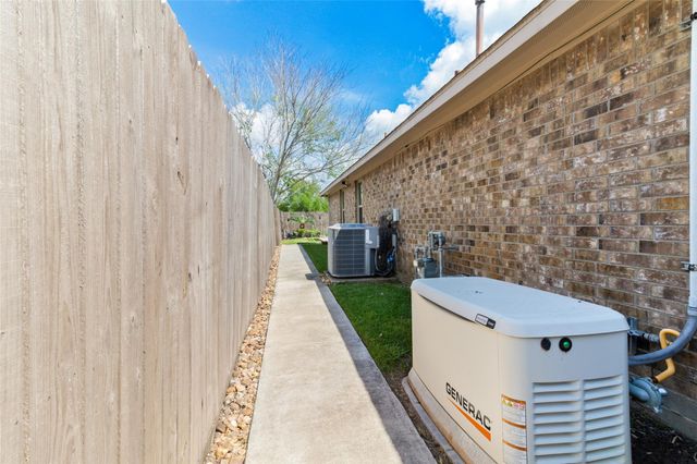 144 Dove Trail, Richwood, TX 77531