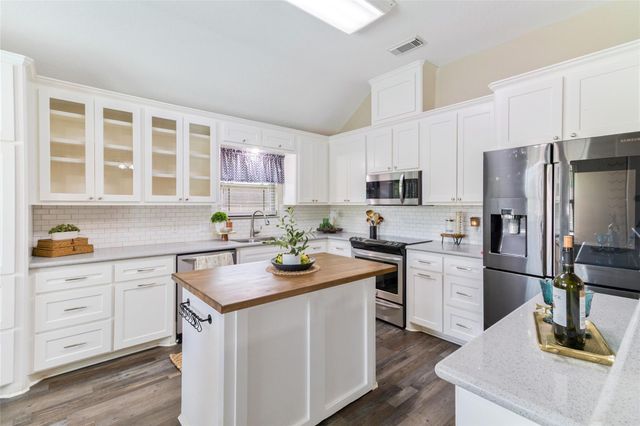 144 Dove Trail, Richwood, TX 77531