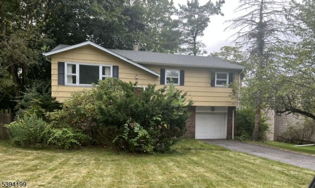 8 Windsor Ave, Hopatcong Boro, NJ 07843 — exterior